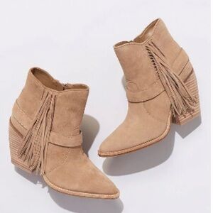 New without Box Gianni Bini Omniah Booties 7.5 Tan Suede